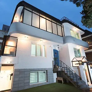 https://mono-house-hongdae.hotels-seoul.net